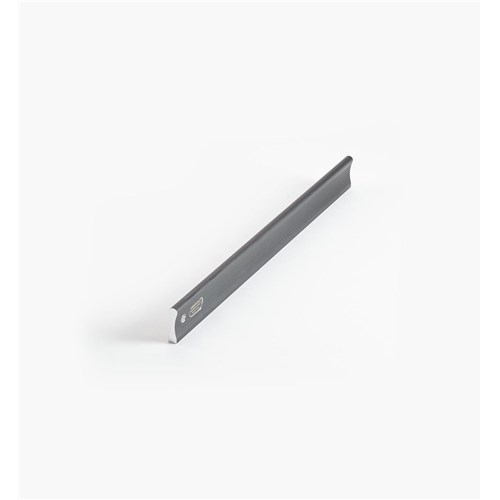 05N63-00-18-inch-aluminum-straightedge