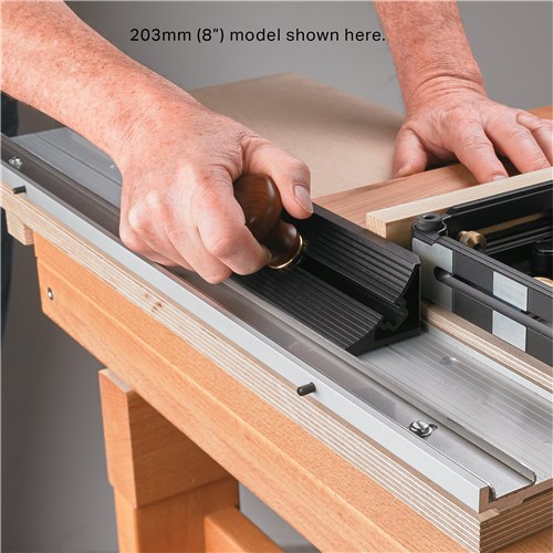 05Z15-10-action-with-text