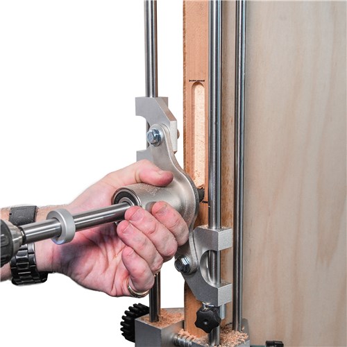 AR-LM2-hero-action-2-close-up-2000px_3