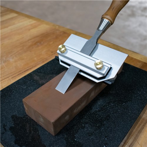 CSG-21-action01-chisel-stone