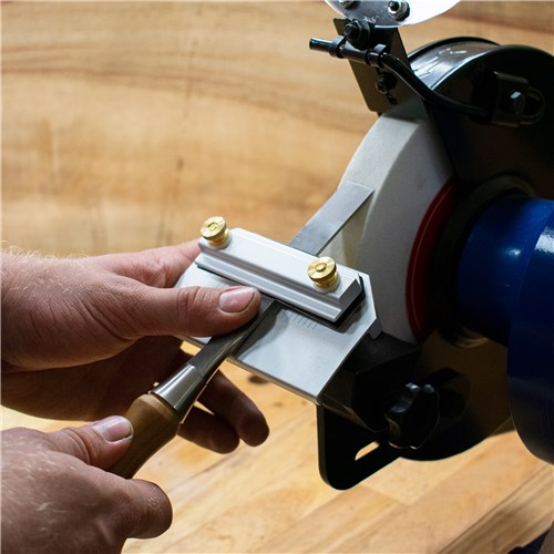 CSG-21-action03-chisel-grinder-hands