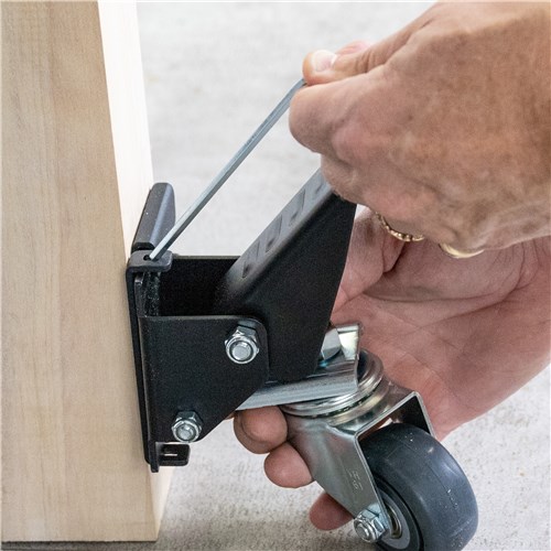 CT-MB-WBCK-QR-action05