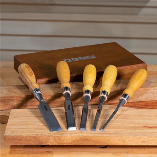 NRX-853600-out-of-case-lifestyle2